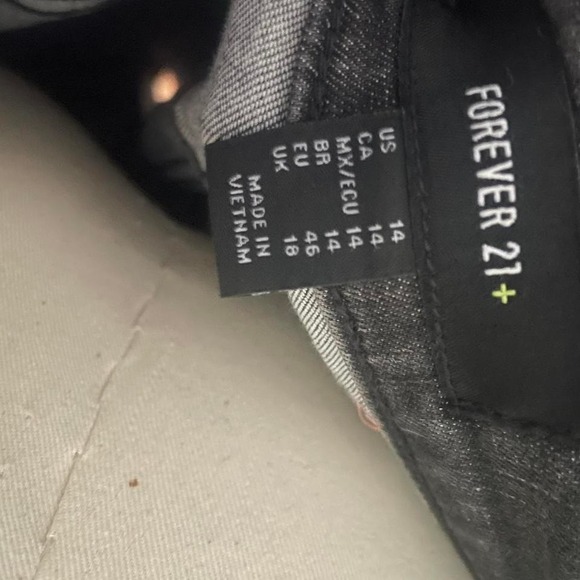 Forever 21+ High Rise Gray Distressed Jeans - Size 14 - Picture 7 of 7